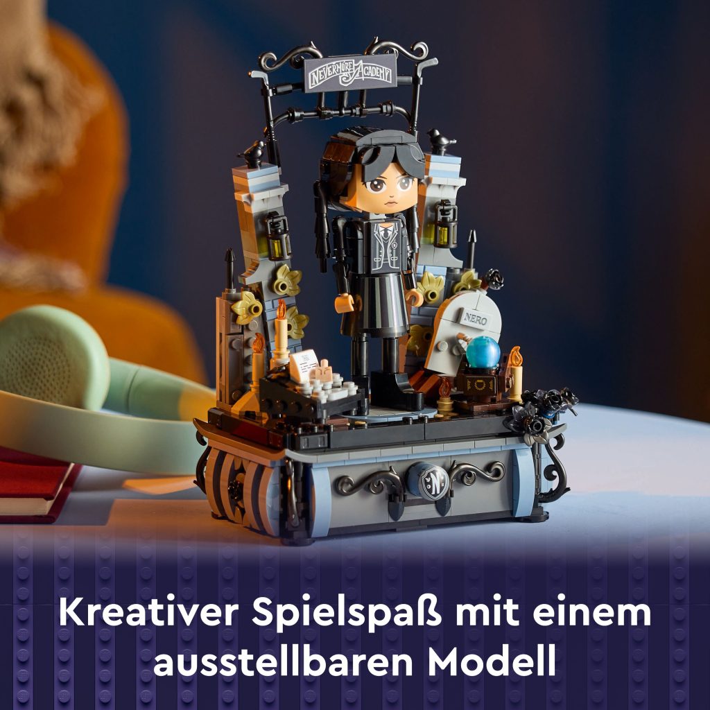 Produktabbildung Wednesday Addams Baufigur